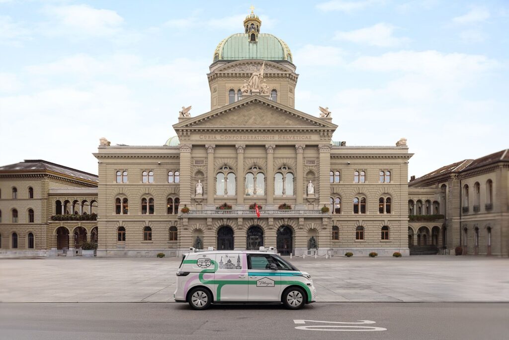 Vehicle in front of the Federal Parliament in Bern
